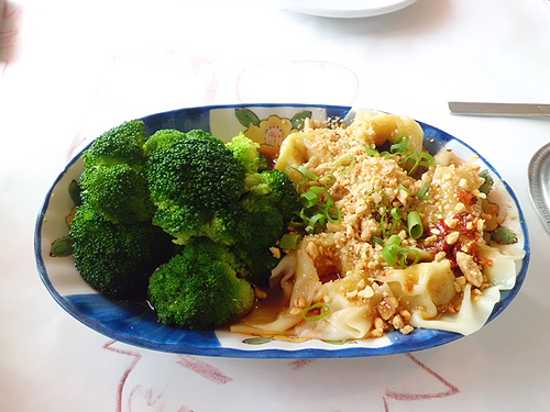 spicy shrimp wontons with broccoli
